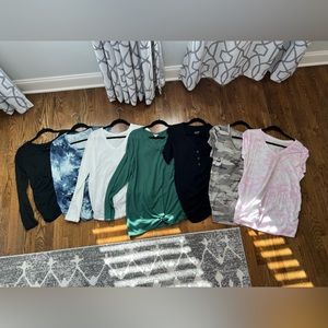 Lot of 7 maternity tshirts, 4 long sleeve, 3 short sleeve. Target and kohls